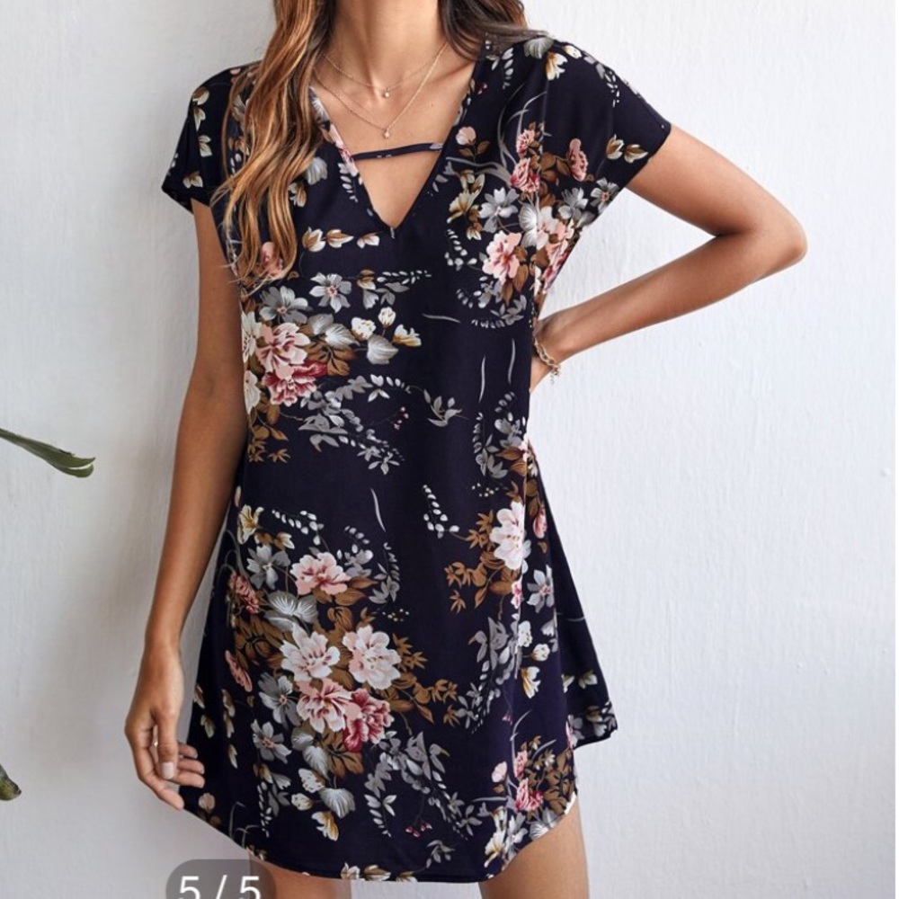 NWT Keyhole Neck Floral Dress